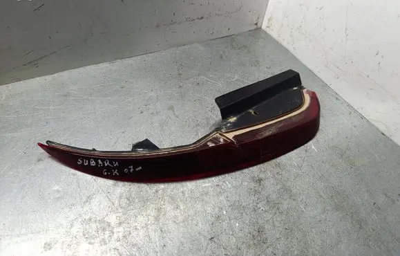 Subaru B9 Tribeca Rear tail light reflector 