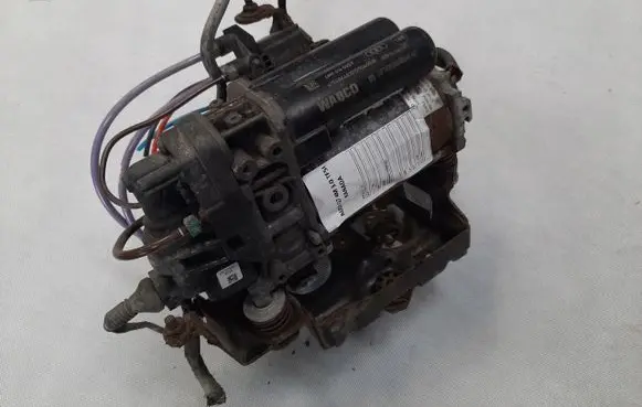 Audi Q7 4M Air suspension compressor/pump 4M0616005F