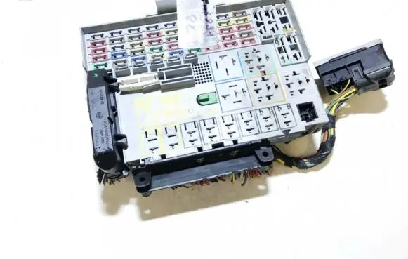 Opel Zafira A Fuse box set 24412497