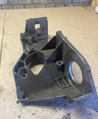 Audi A3 S3 8L Engine mounting bracket 038903143A