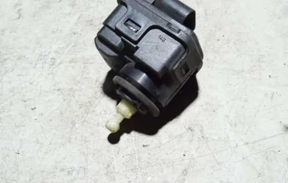 Headlight level adjustment motor