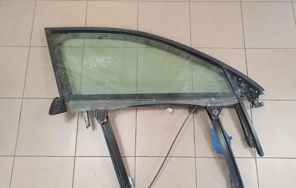 Audi A4 S4 B7 8E 8H Front door window/glass frame 