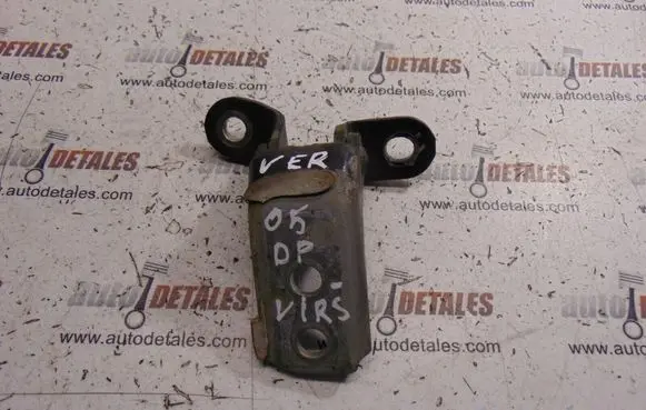 Toyota Corolla Verso AR10 Front door upper hinge