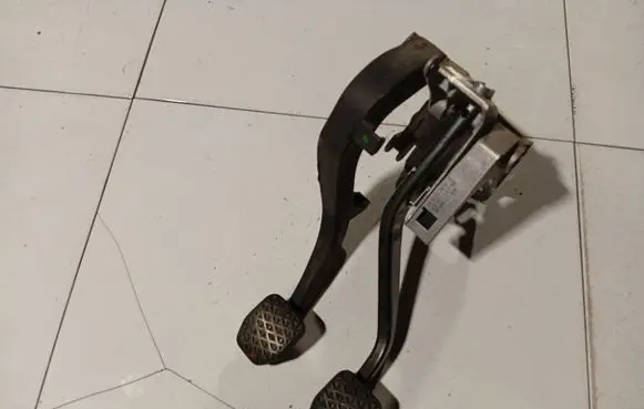 BMW 1 E81 E87 Brake pedal 3500675166503
