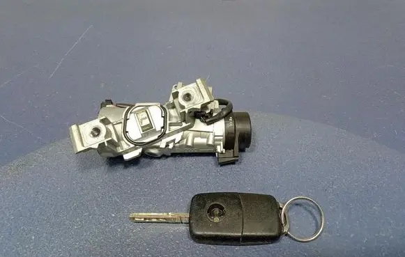 Volkswagen Golf IV Ignition lock 1K0905851B