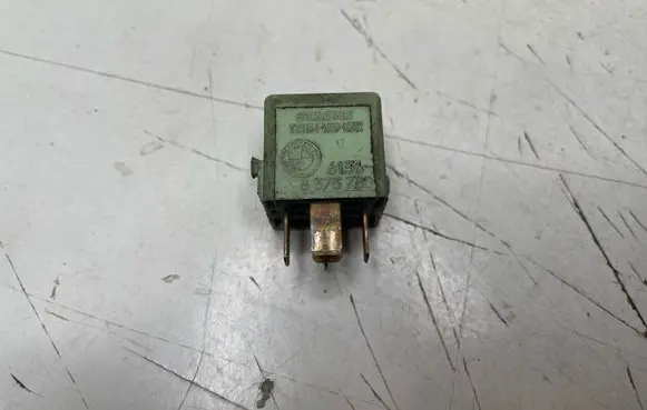BMW 3 E46 Other relay 8373700 V23134K59X312 6136