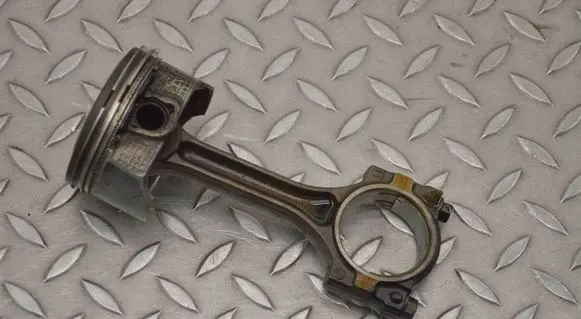 Opel Vectra C Piston 674