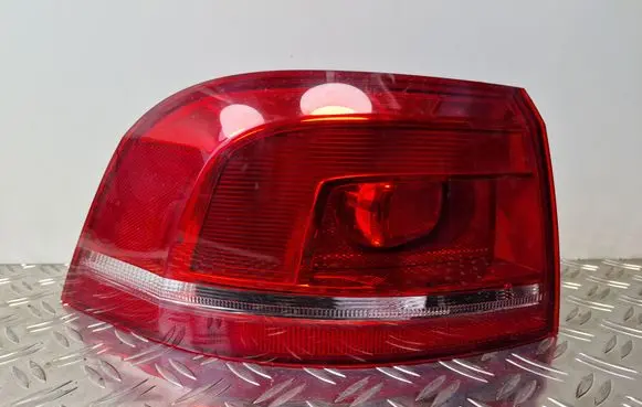 Volkswagen PASSAT B7 Rear/tail lights 3AF945095C