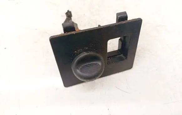 Toyota Avensis T270 Cigarette lighter 5891505020