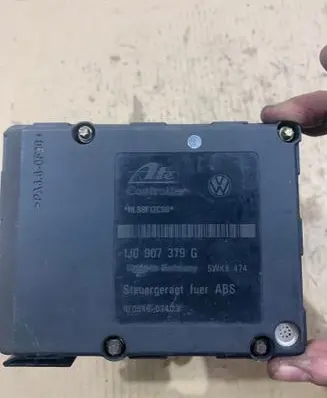 Volkswagen Golf IV ABS Pump 1J0907379G HLS8F12C96 1j0614117c