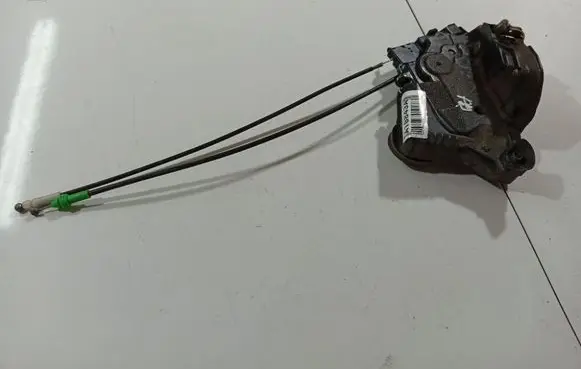 Toyota Yaris Front door lock