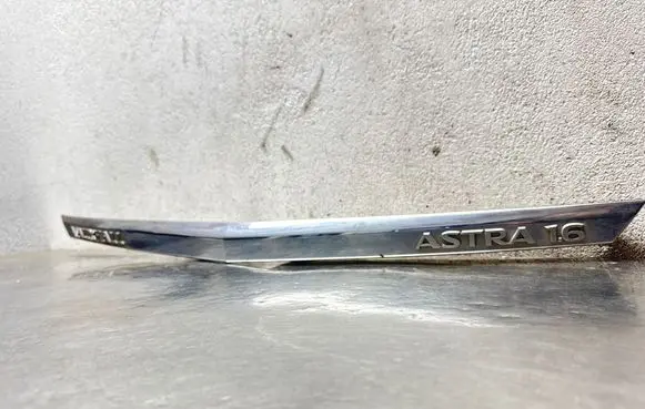 Opel Astra H Tailgate trim 13105814 461088395