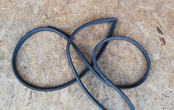 Hyundai i40 Rubber seal front door window/glass 