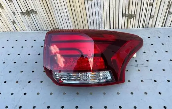Mitsubishi Outlander Rear/tail lights