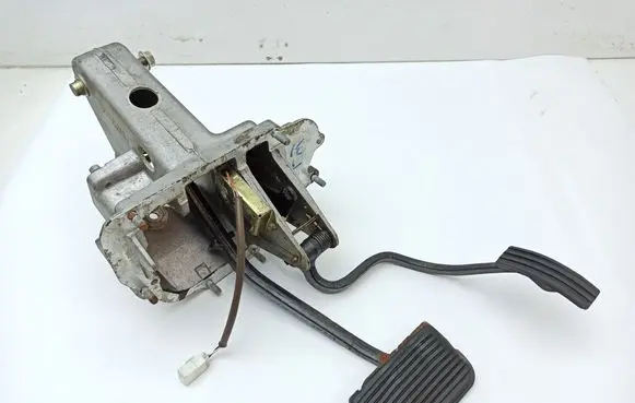 Jaguar XJ X308 Pedal assembly NNA5373DB NNA5372AA