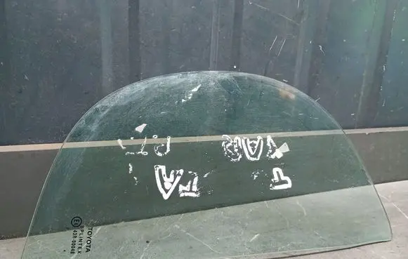 Toyota Yaris Verso Rear side window