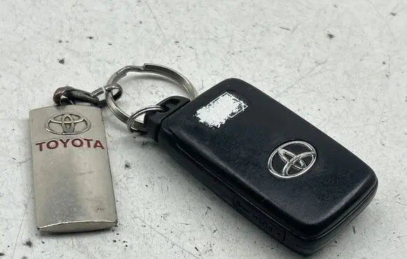 Toyota Prius+ (ZVW40) Ignition key/card 
