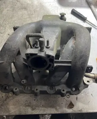 Ford Mondeo Mk III Intake manifold 1820L