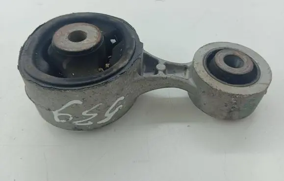 Honda CR-V Engine mount bracket