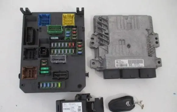 Citroen C4 II Picasso Engine ECU kit and lock set 9804127280 9806687980