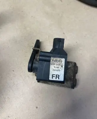 Headlight/headlamp level sensor