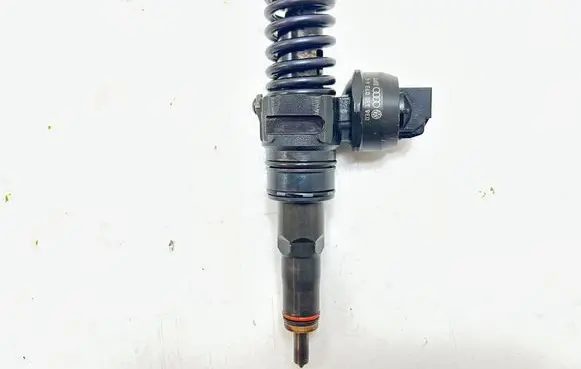 Skoda Octavia Mk2 (1Z) Fuel injector 038130073AG