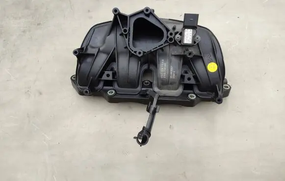 Volkswagen Scirocco Intake manifold 03C129711AB ZSB709AE