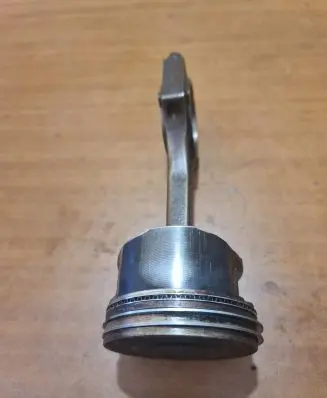 Ford Mondeo Mk III Piston with connecting rod