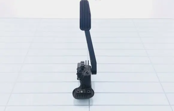 Volvo V70 Accelerator throttle pedal 6PV008537 30636004