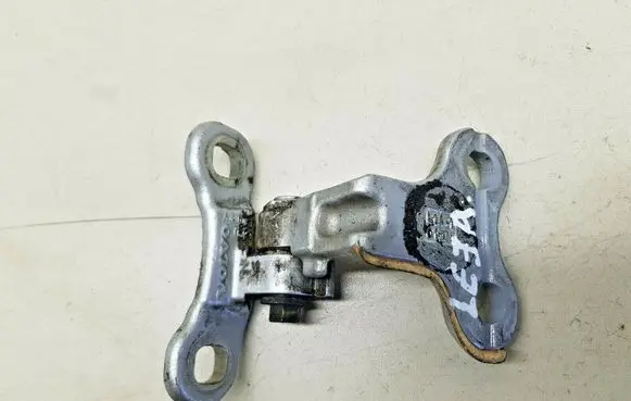 Volvo V50 Front door lower hinge 30715357