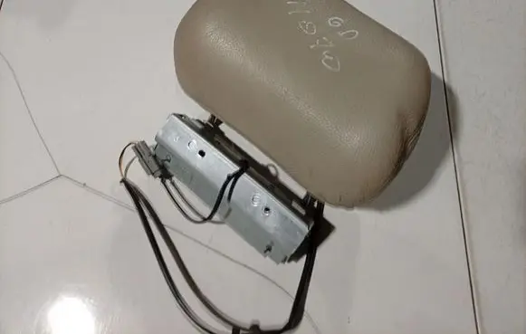 Volvo S60 Front seat headrest 