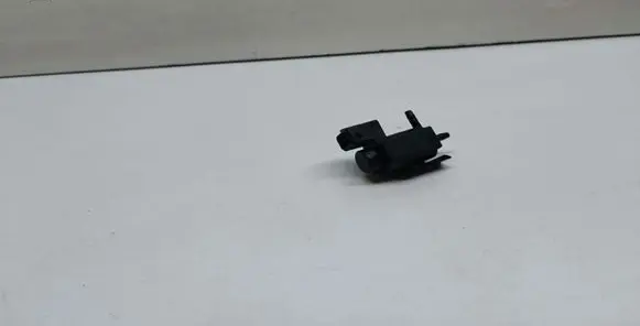 BMW 3 E90 E91 Vacuum valve 7810831