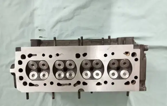 Opel Vectra B Engine head R90400186