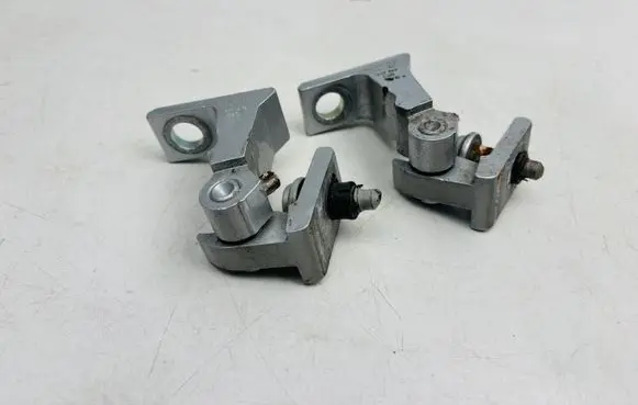 Volkswagen Amarok Rear door hinge set 8K0831402A