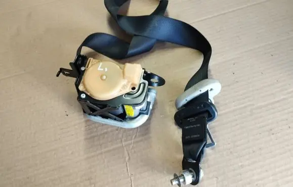 Nissan Note (E11) Front seatbelt 86885BH00A