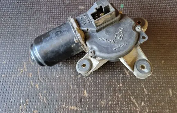 Nissan Patrol Y61 Wiper motor 28810VB000