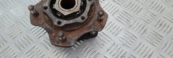 Suzuki SJ 410 Front wheel bearing hub 