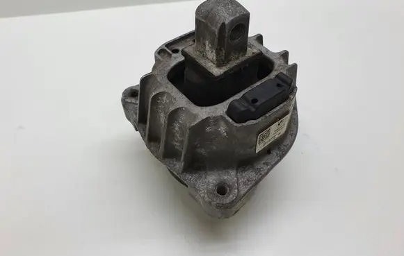 BMW 5 F10 F11 Engine mount bracket 6777371 22116777371 2211677737104