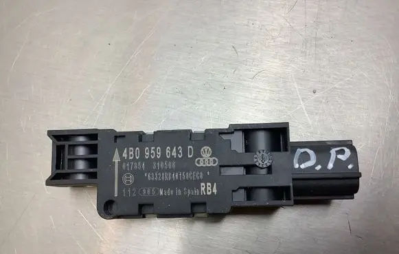 Audi A3 S3 8P Airbag deployment crash/impact sensor 4B0959643D 310506 017854