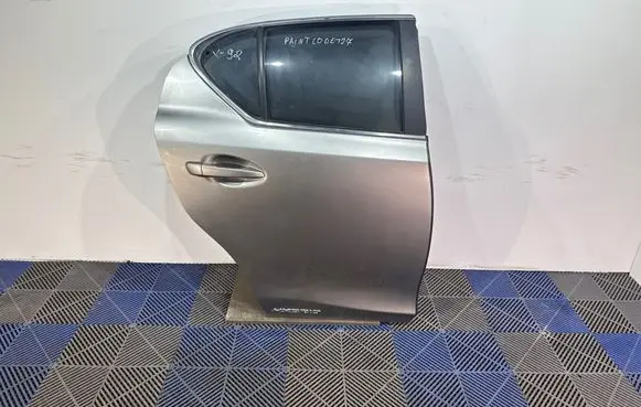 Lexus CT 200H Rear door 