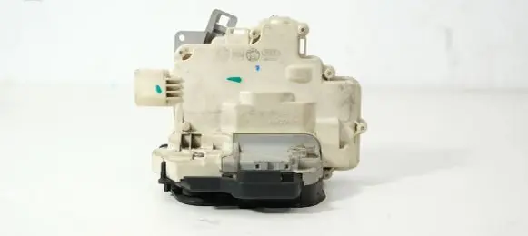 Audi A6 S6 C6 4F Rear door lock 4F0839015