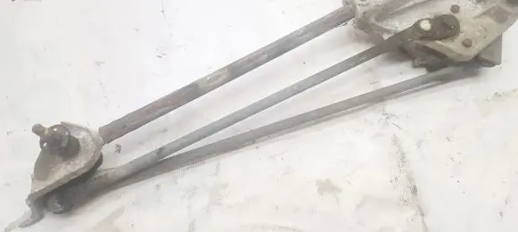 Honda CR-V Front wiper linkage and motor