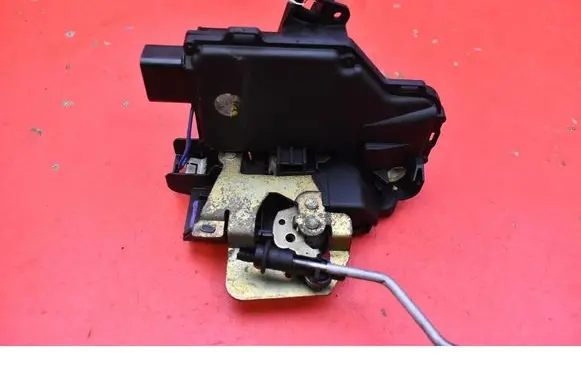 Audi A2 Front door lock 8Z1837015A