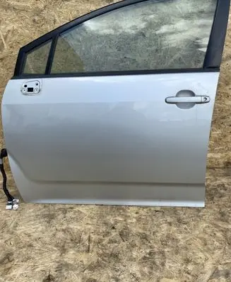 Toyota Corolla Verso AR10 Front door