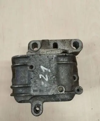 Volkswagen Touran I Engine mount bracket 1K0199262