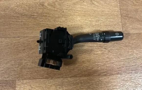 Toyota Avensis T250 Wiper control stalk 173654