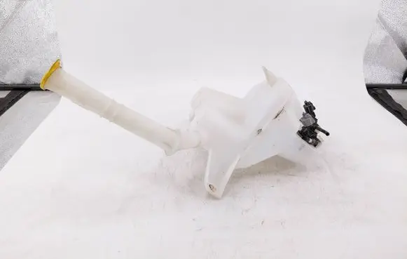 Mazda 6 Windshield washer fluid reservoir/tank GS1E67480