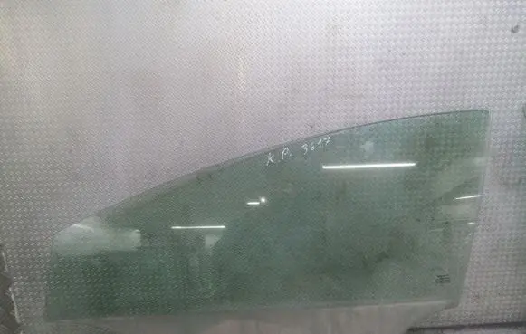 Seat Leon (1P) Front door window glass four-door