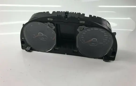 Volkswagen PASSAT CC Speedometer (instrument cluster) 3C8920870A S1290