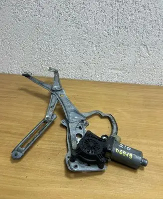 Mercedes-Benz E W210 Rear door window regulator with motor 0130821708 D6919